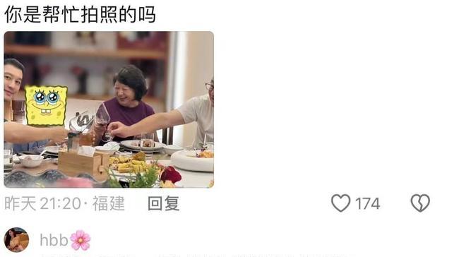 叶珂晒钻戒